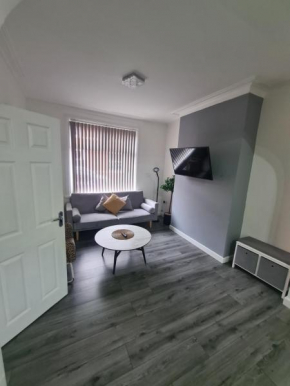 Lovely 2-bedroom house close to Media City.